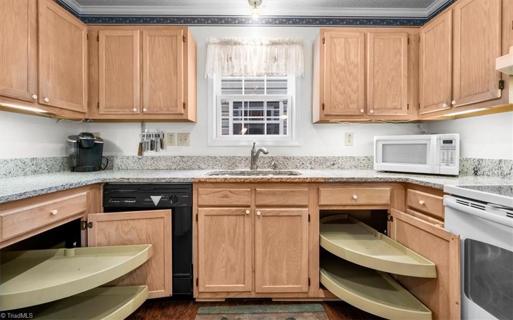 6827 Taylor Woods Lane, Pleasant Garden, North Carolina image 12