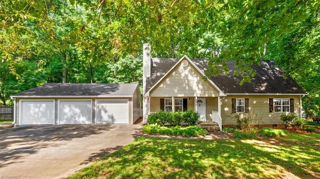 6827 Taylor Woods Lane, Pleasant Garden, North Carolina image 1