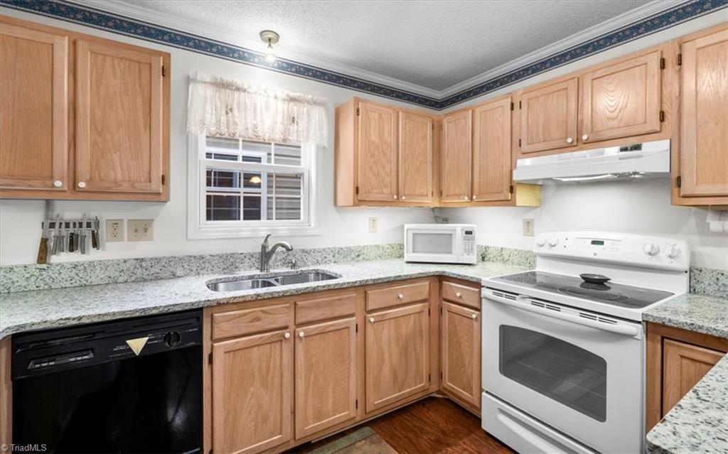 6827 Taylor Woods Lane, Pleasant Garden, North Carolina image 10