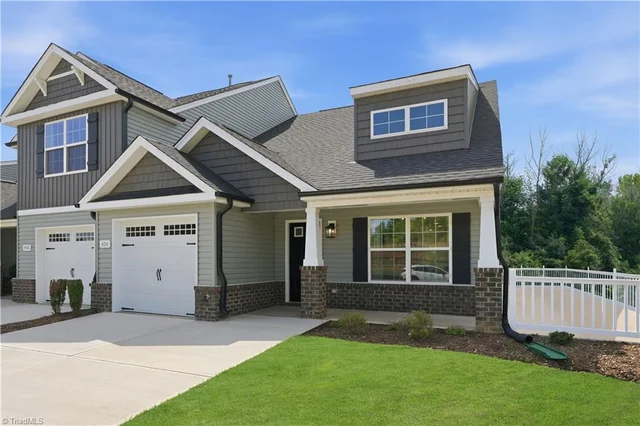 901 Bear Oak Circle, photo 2 of 34