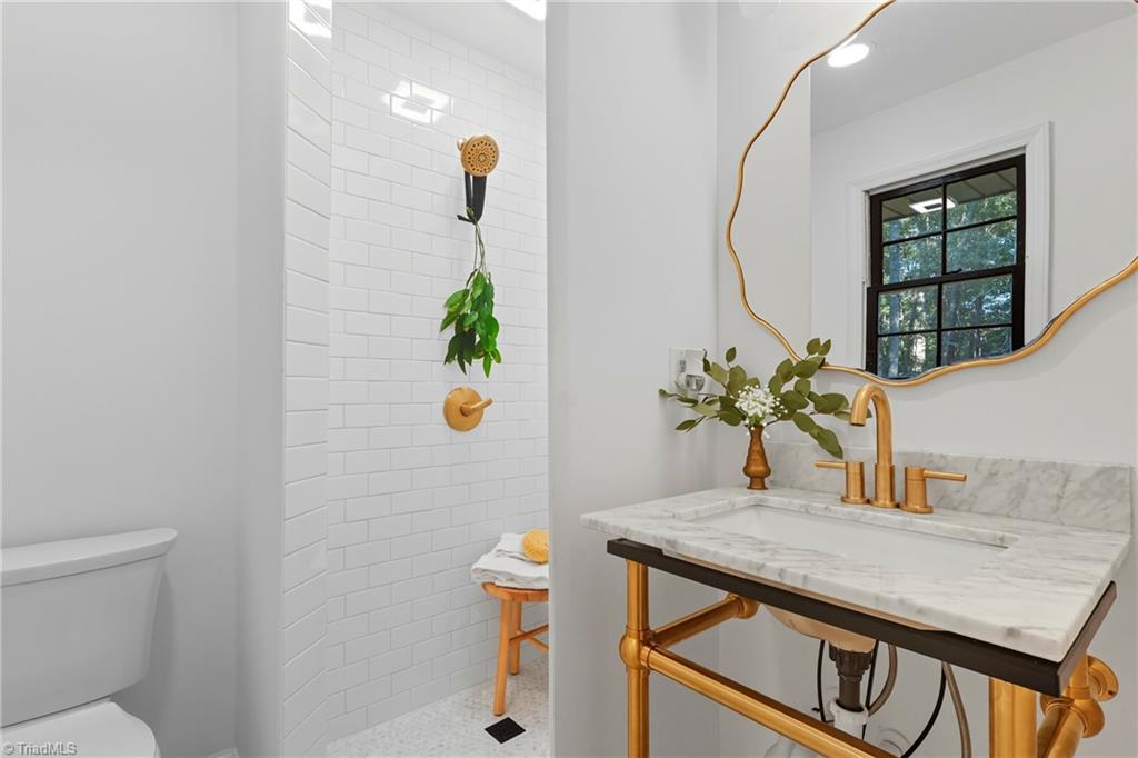 Walkertown, North Carolina 27051, United States, 3 Bedrooms Bedrooms, ,2 BathroomsBathrooms,Residential,Active,209901