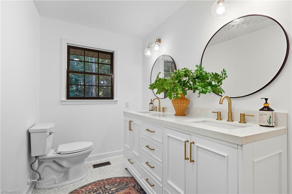 Walkertown, North Carolina 27051, United States, 3 Bedrooms Bedrooms, ,2 BathroomsBathrooms,Residential,Active,209901