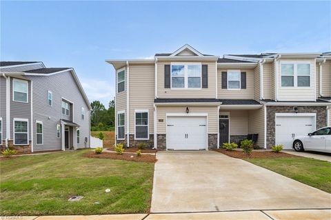 Townhouse For Sale - 1230 Evelynnview Lane<br/> Kernersville, NC 27284
