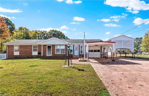930 Rock Spring Drive Winston-Salem NC 27105