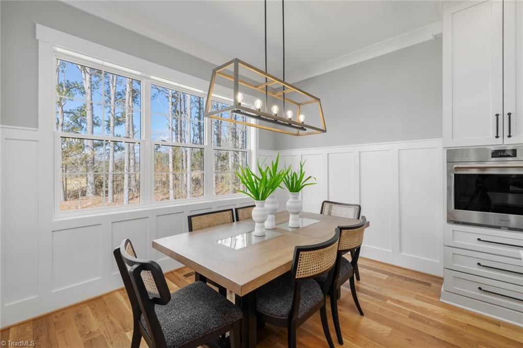 Winston-Salem, North Carolina 27106, United States, 4 Bedrooms Bedrooms, ,4 BathroomsBathrooms,Residential,Active,220052