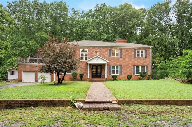 301 Carolina Avenue, photo 2 of 37