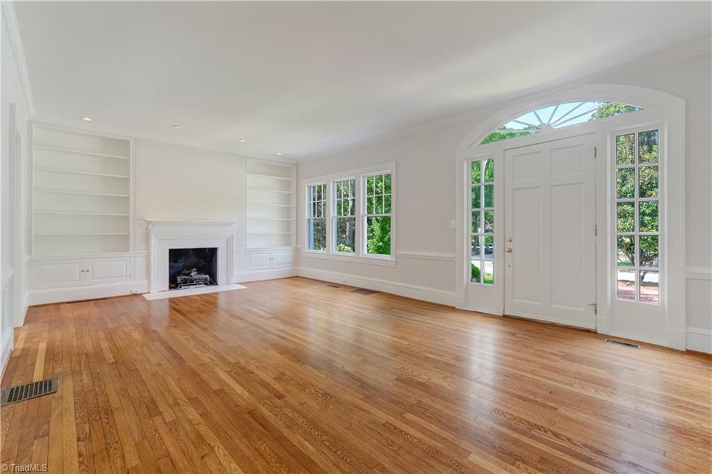 209 W Bessemer Avenue