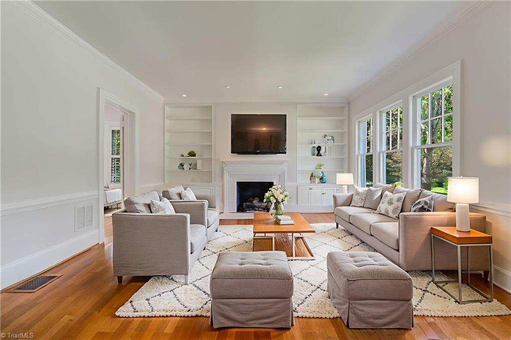 209 W Bessemer Avenue