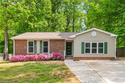 Homes For Sale - 102 Cornwallis Drive<br/> Mebane, NC 27302