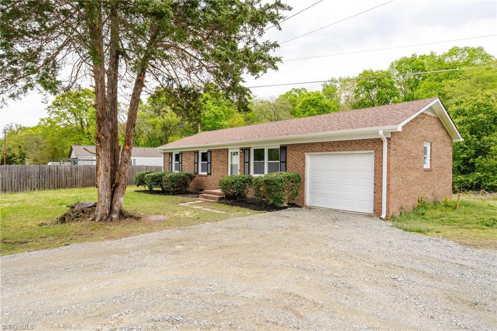 2409 Robertscourt Road, Greensboro, North Carolina image 2