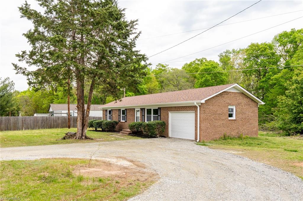 2409 Robertscourt Road, Greensboro, North Carolina image 4