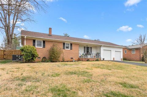 Homes For Sale - 943 Maurine Drive<br/> Randolph County, Asheboro, NC 27205