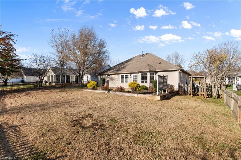 Pfafftown, North Carolina 27040, United States, 3 Bedrooms Bedrooms, ,2 BathroomsBathrooms,Residential,Active,245073