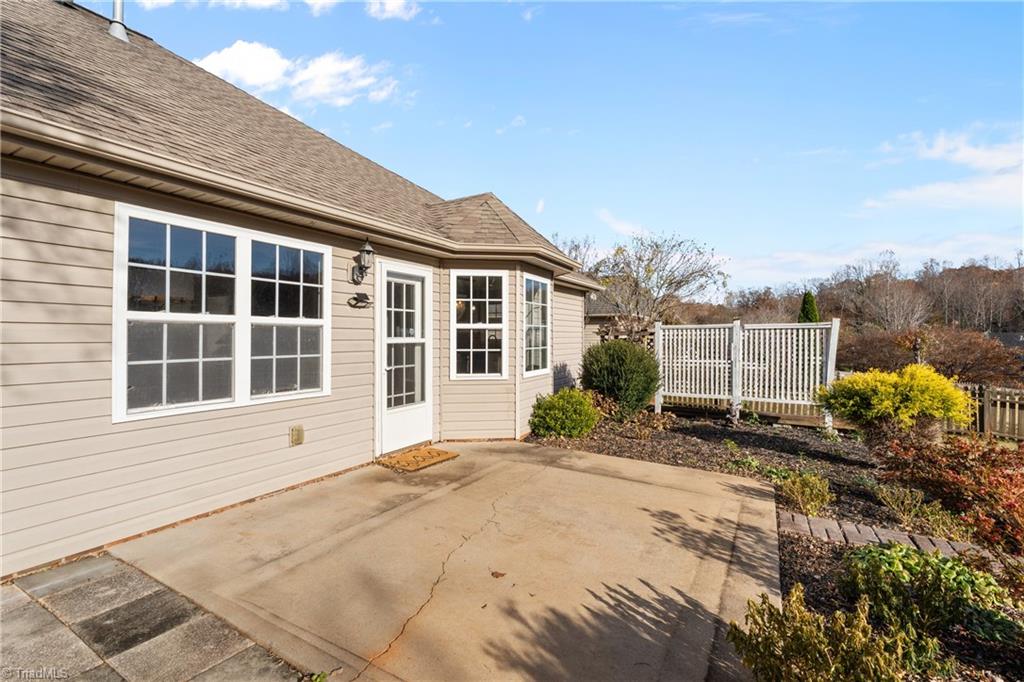 Pfafftown, North Carolina 27040, United States, 3 Bedrooms Bedrooms, ,2 BathroomsBathrooms,Residential,Active,245073