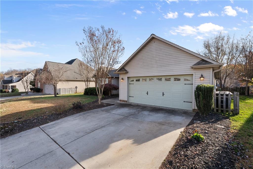 Pfafftown, North Carolina 27040, United States, 3 Bedrooms Bedrooms, ,2 BathroomsBathrooms,Residential,Active,245073