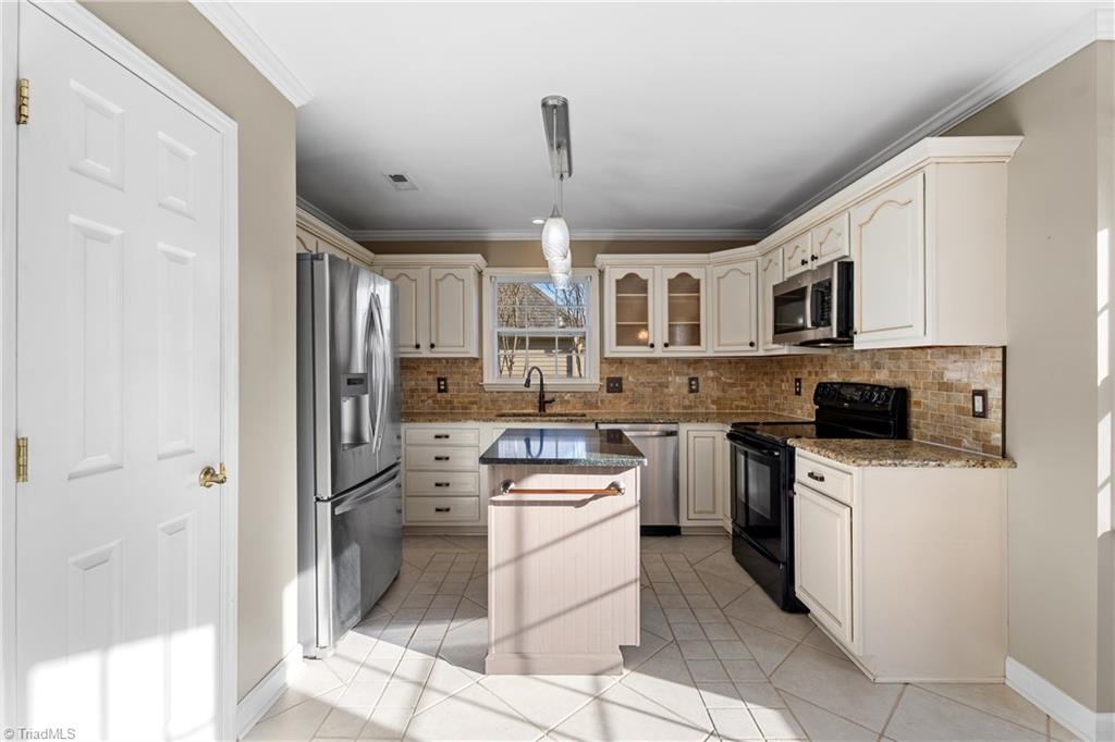 Pfafftown, North Carolina 27040, United States, 3 Bedrooms Bedrooms, ,2 BathroomsBathrooms,Residential,Active,245073