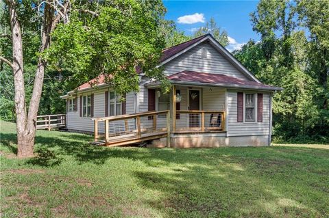 Homes For Sale - 271 Little Ridge Road<br/> Moravian Falls, NC 28654