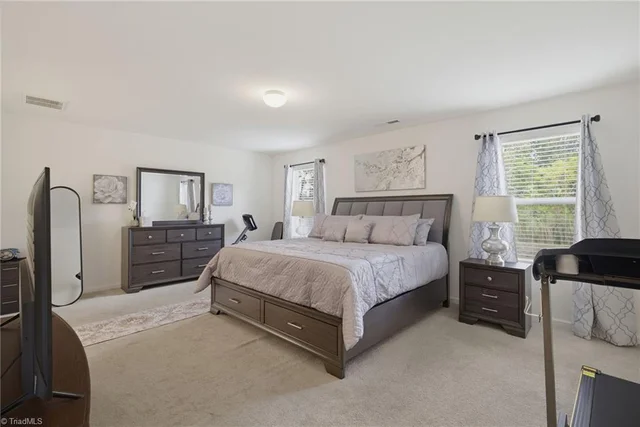 5518 Baverhof Drive, photo 5 of 29