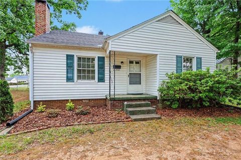 Homes For Sale - 2201 Edgewood Drive<br/> High Point, NC 27262