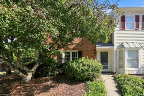 Townhouse For Sale - 420 Herndon Drive<br/> Winston-Salem, NC 27104