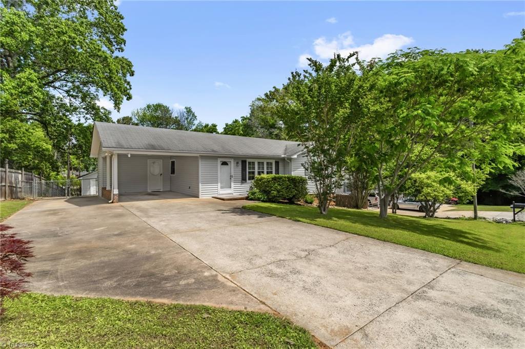 211 Sharon Lane, Randleman, North Carolina image 2