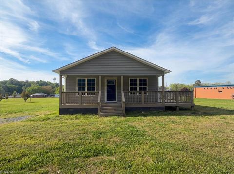 Homes For Sale - 314 E Kime Avenue<br/> Randolph County, Liberty, NC 27298