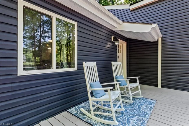 646 Country Club Drive, photo 2 of 23
