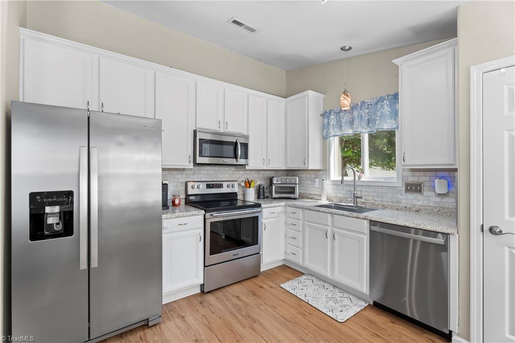 Kernersville, North Carolina 27284, United States, 3 Bedrooms Bedrooms, ,2 BathroomsBathrooms,Residential,Active,208856