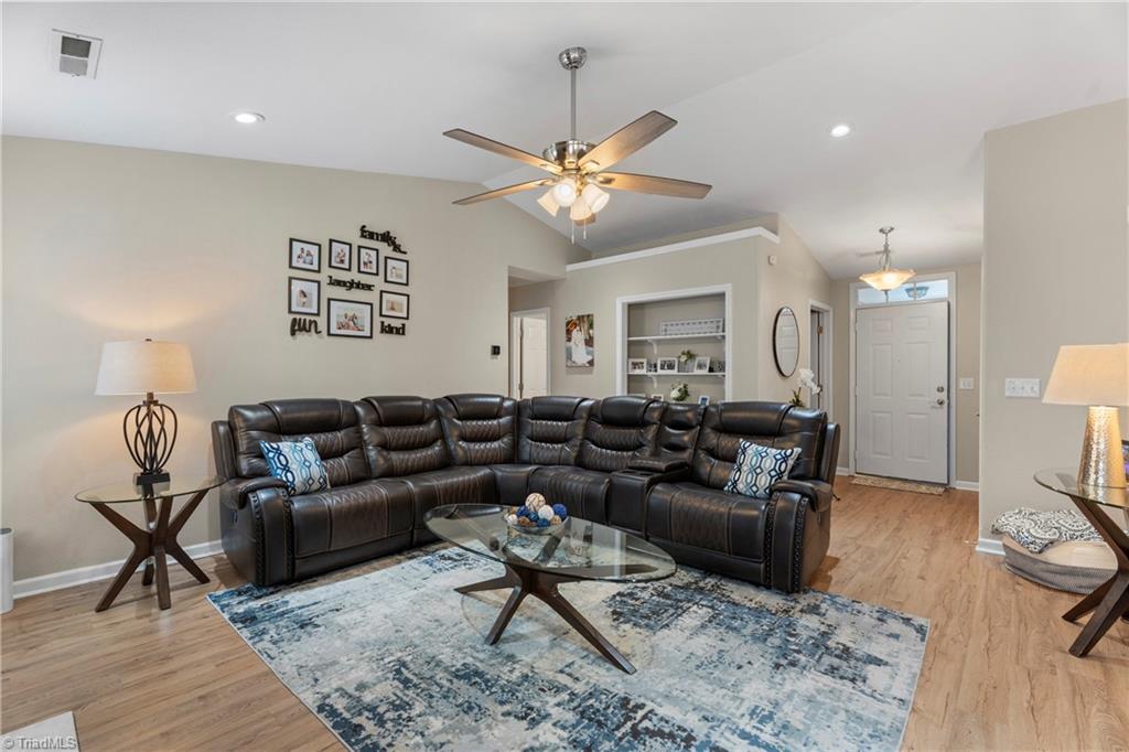 Kernersville, North Carolina 27284, United States, 3 Bedrooms Bedrooms, ,2 BathroomsBathrooms,Residential,Active,208856