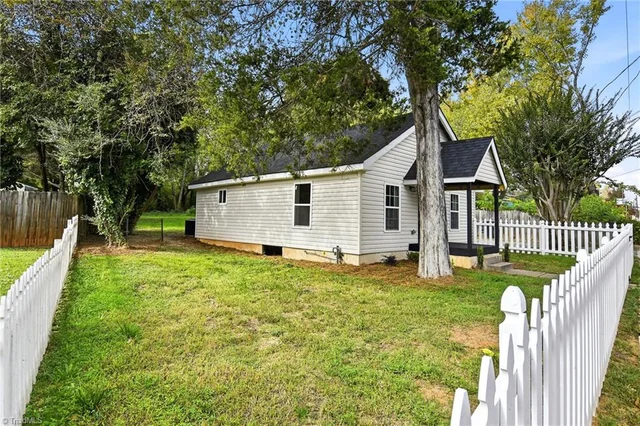 2805 N Church Street, photo 3 of 36