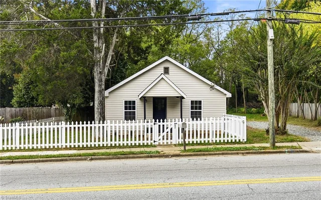 2805 N Church Street, photo 5 of 36
