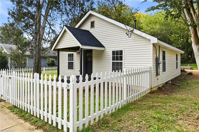 2805 N Church Street, photo 4 of 36
