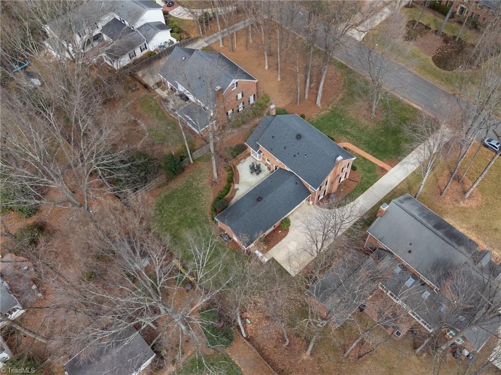 Greensboro, North Carolina 27408, United States, 5 Bedrooms Bedrooms, ,4 BathroomsBathrooms,Residential,Pending,97874