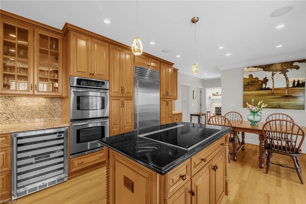 Greensboro, North Carolina 27408, United States, 5 Bedrooms Bedrooms, ,4 BathroomsBathrooms,Residential,Pending,97874