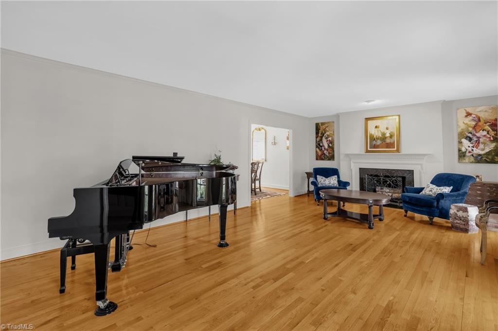 Greensboro, North Carolina 27408, United States, 5 Bedrooms Bedrooms, ,4 BathroomsBathrooms,Residential,Pending,97874