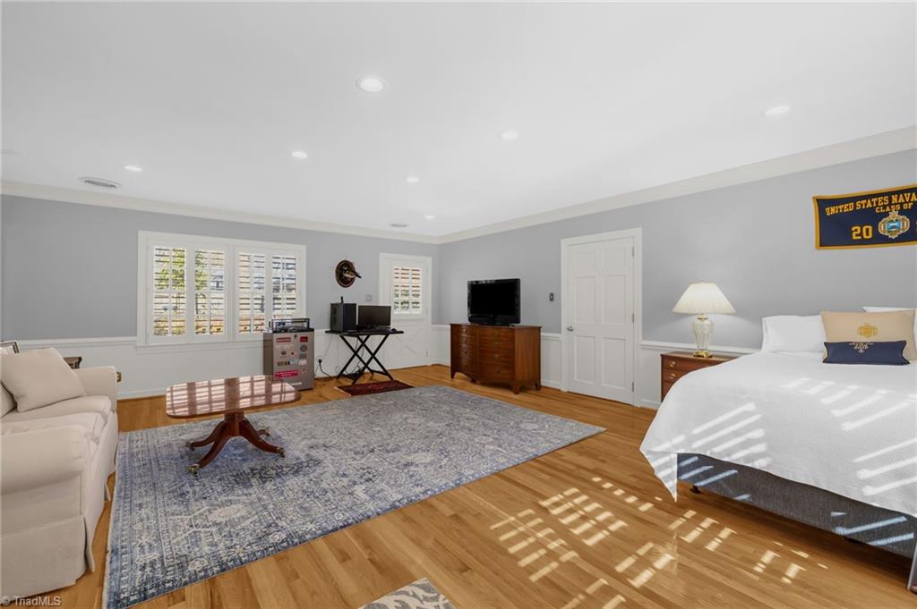 Greensboro, North Carolina 27408, United States, 5 Bedrooms Bedrooms, ,4 BathroomsBathrooms,Residential,Pending,97874