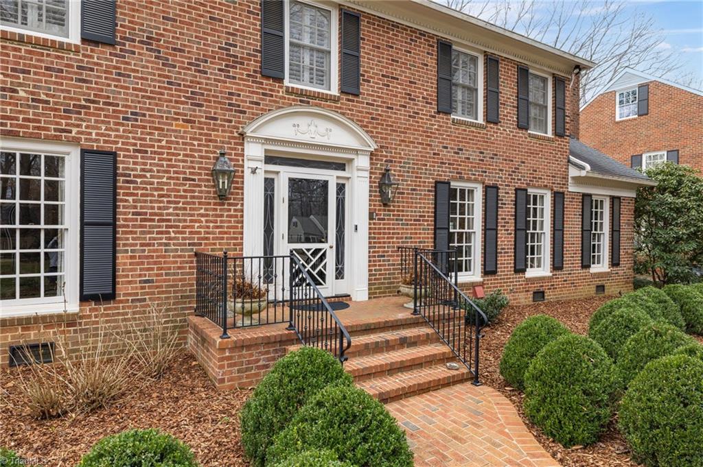 Greensboro, North Carolina 27408, United States, 5 Bedrooms Bedrooms, ,4 BathroomsBathrooms,Residential,Pending,97874