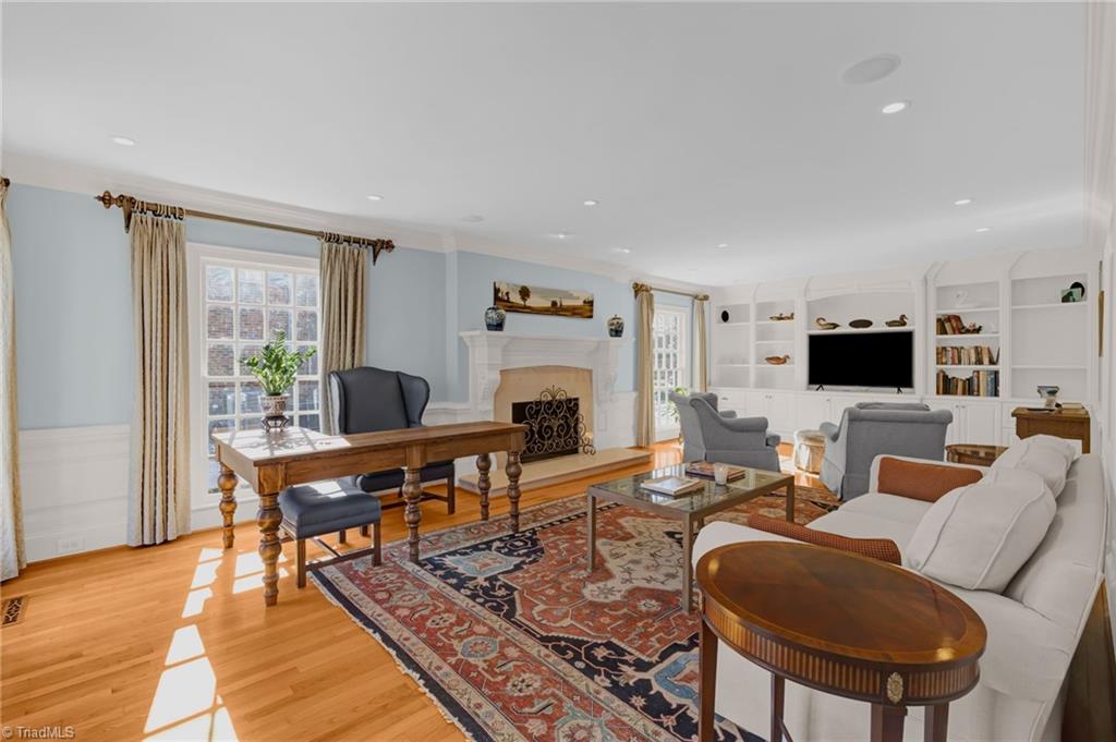 Greensboro, North Carolina 27408, United States, 5 Bedrooms Bedrooms, ,4 BathroomsBathrooms,Residential,Pending,97874