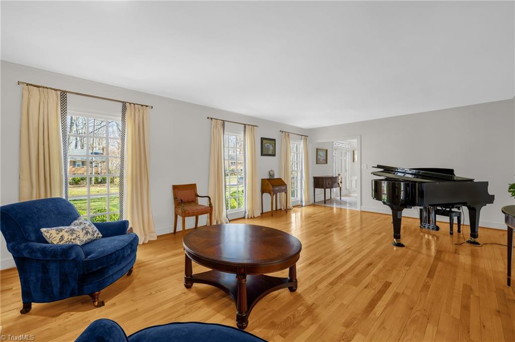 Greensboro, North Carolina 27408, United States, 5 Bedrooms Bedrooms, ,4 BathroomsBathrooms,Residential,Pending,97874