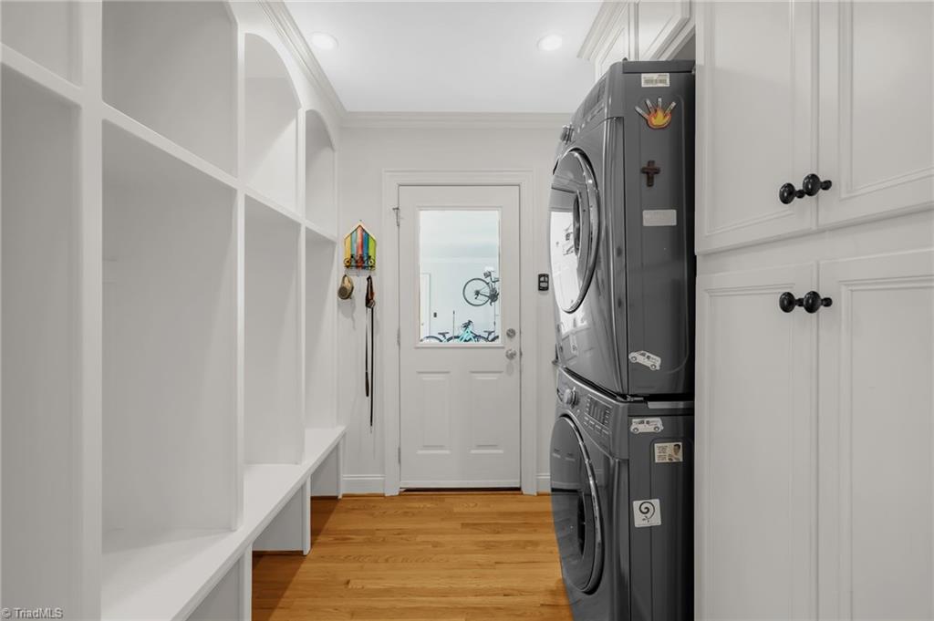 Greensboro, North Carolina 27408, United States, 5 Bedrooms Bedrooms, ,4 BathroomsBathrooms,Residential,Pending,97874