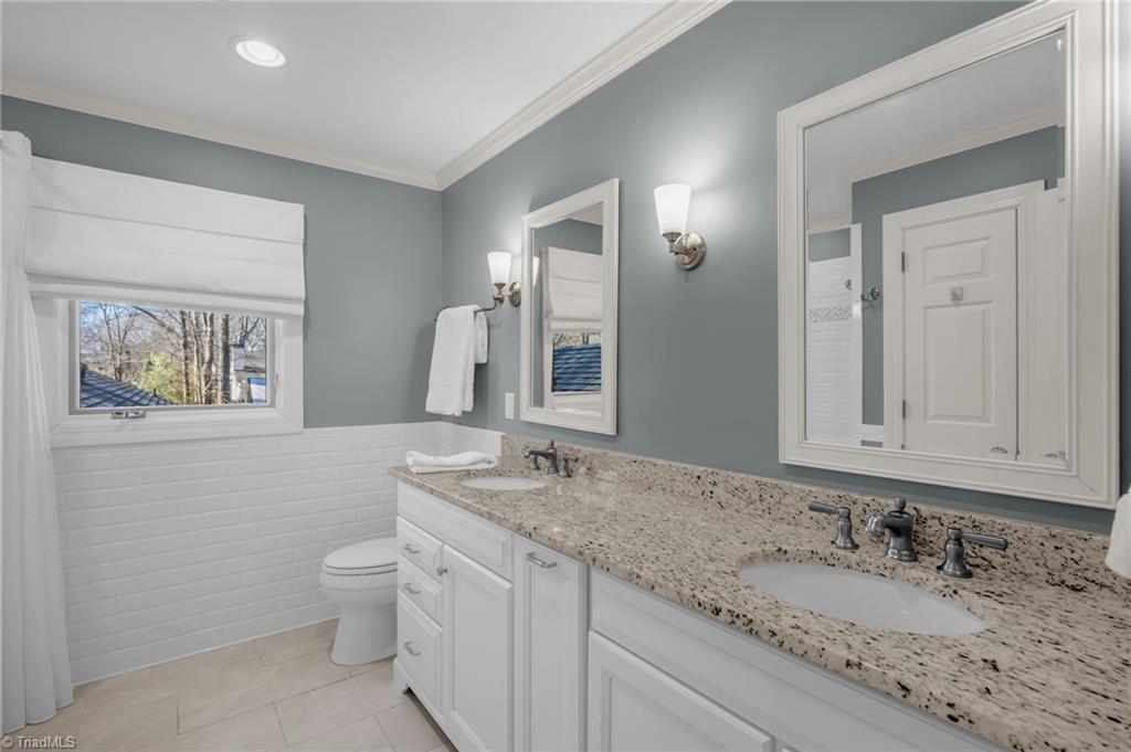 Greensboro, North Carolina 27408, United States, 5 Bedrooms Bedrooms, ,4 BathroomsBathrooms,Residential,Pending,97874