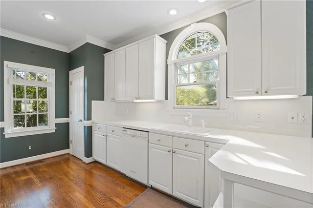 124 Bradford Lake Court, photo 2 of 42