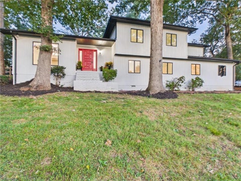 Homes For Sale - 3750 11th Street<br/> Hickory, NC 28601