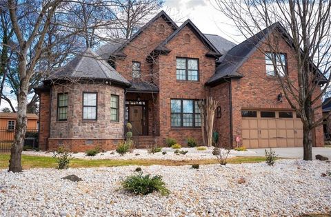 Homes For Sale - 1106 Double Oaks Road<br/> Greensboro, NC 27410