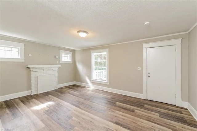 633 Wesley Drive, photo 5 of 16
