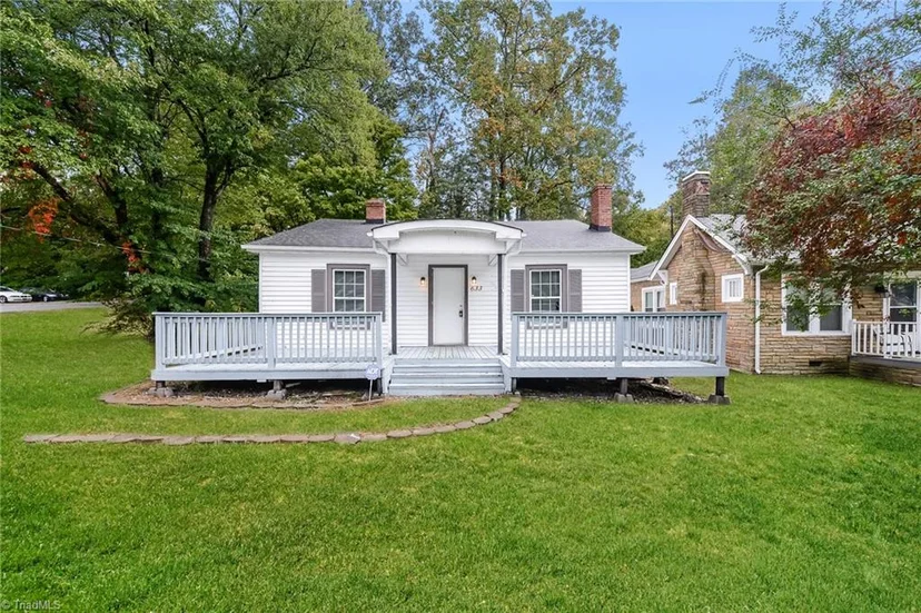 633 Wesley Drive, photo 1 of 16