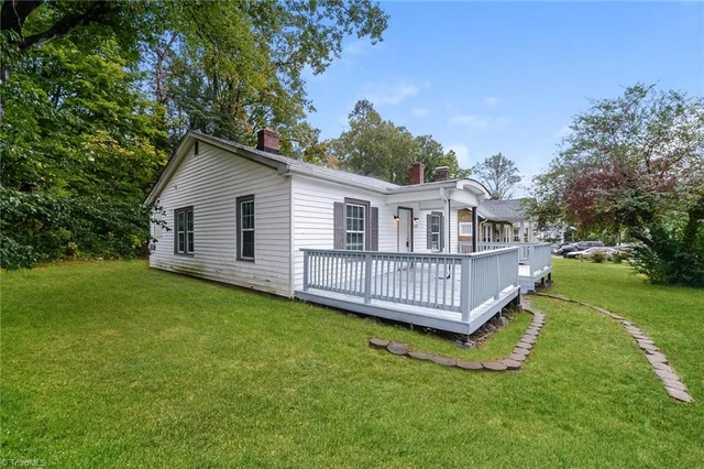 633 Wesley Drive, photo 2 of 16