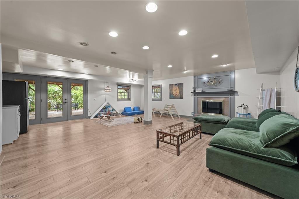 1315 Surry Drive, Greensboro, North Carolina image 18