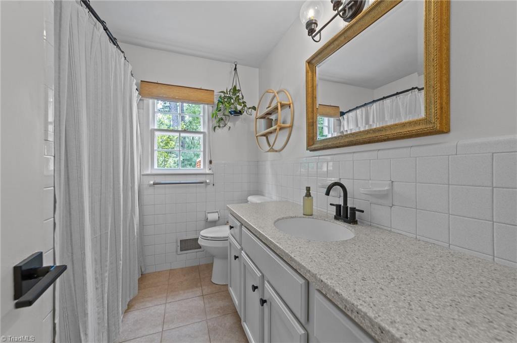 1315 Surry Drive, Greensboro, North Carolina image 13