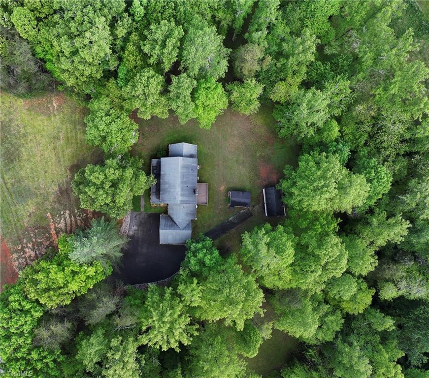 211 Service Road, Pilot Mountain, North Carolina image 2